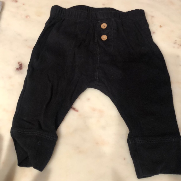 Carter’s set of 5 0-3 month Pants - Picture 4 of 8